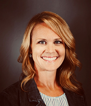 Stacy Regnier Headshot